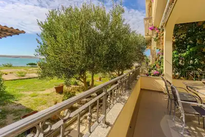 Image de Apartment with sea view, directly at the beach, beach chairs