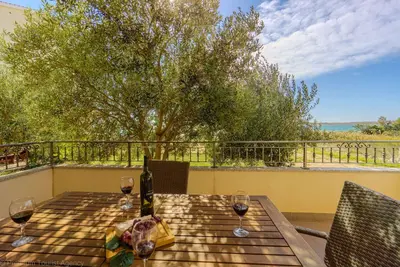 Image de Apartment with sea view, directly at the beach, beach chairs