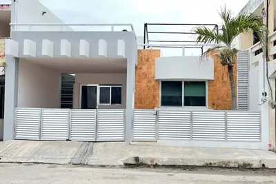 Image de Casa con alberca en el centro de Puerto Progreso