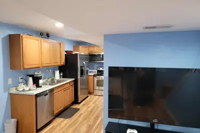 Image de A Spasious staying  large basement in a great residential location.