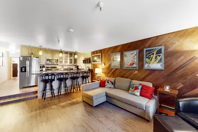 Image de Dog-friendly ski-in/out condo at the base of Mt. Alyeska with open layout & W/D