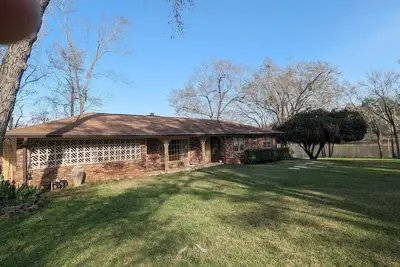 Image de 3 bed 2 bath on the Savannah River with great fishing right out the backyard.