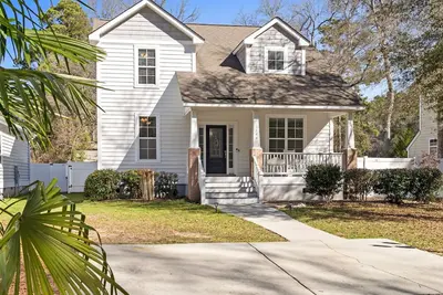 Image de 2 miles from Holden Beach Dog Friendly, Family Friendly Sandy Feet Retreat!