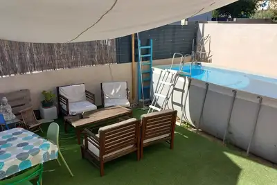Maison 80m², 3 Chambres, Climatisation et Piscine, Entre Avignon et St Remy