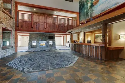 Image de Moline Riverbank Charm! Complimentary Services & Saloon | 3 Units