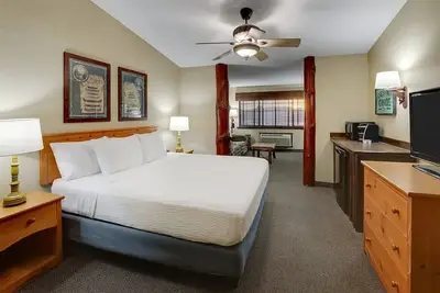 Image de Quad Cities Charm | Pantry & Outdoor Patio Access, Next to Bike Path