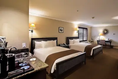 Image de 2 Queen Beds, Pool, Free Breakfast, Minutes To The Tech Museum of Innovation!