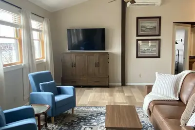 Image de Spacious, renovated barn apartment within walking distance to Lake Superior.