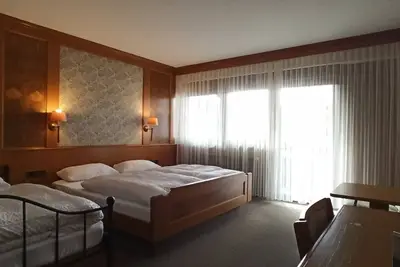 Image de Familienzimmer Classic, Retro mit Balkon, 1 Doppelbett+1 Einzelbett