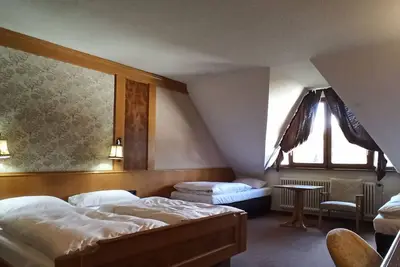 Image de Familienzimmer Classic, Retro Ohne Balkon, 1 Doppelbett+2 Einzelbette
