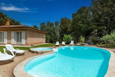Image de Maison de vacances privée avec piscine privée, climatisation, Wifi, Tv, terrasse, parking