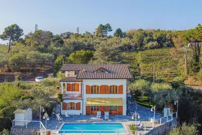 Image de Belle maison de vacances privée avec piscine privée, Wifi, climatisation, Tv, patio, animaux admis