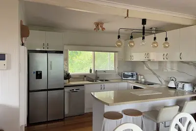 Image de Elevated location, 800 metres to the Rye foreshore and shops