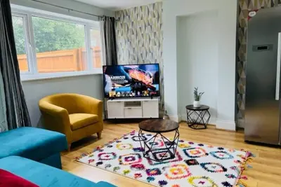 Image de 4 Bed House - Sleeps 9 - Garden - Parking - Wifi