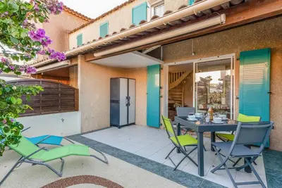 Image de Joli appartement pour 4 personnes avec Wifi, climatisation, piscine, Tv et terrasse