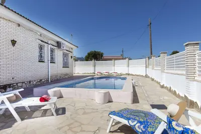 Image de Maison de vacances privée avec piscine privée, Wifi, climatisation, Tv, terrasse, parking