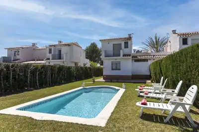 Image de Belle maison de vacances avec piscine privée, climatisation, Wifi, Tv, terrasse et parking
