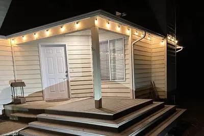 Image de Quiet and comfortable two bedroom townhome near Puget Sound waterfront.