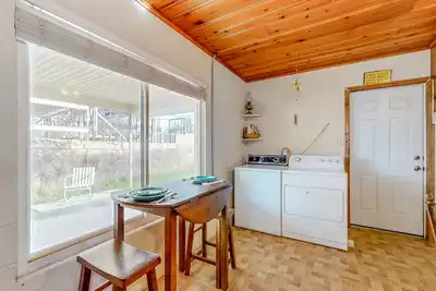 Image de Lakefront, dog-friendly home with patio, lovely view & access to lake activities