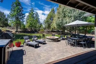 Image de Tall Pine Tuckaway – Hot Tub, Ev Charger, firepit patio, full Rv hookups