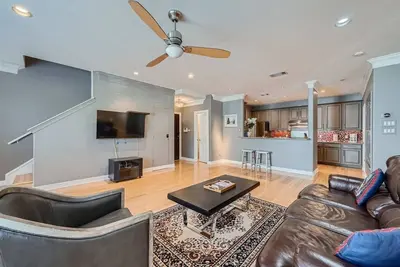 Image de Experience Austin + 3 Br + 5 mins to Downtown!