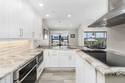 Image de Summer Discounts! Gorgeous Four Winds Condo!