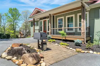 Image de Serenity Sanctuary - 5 Bedrooms, sleeps 20!