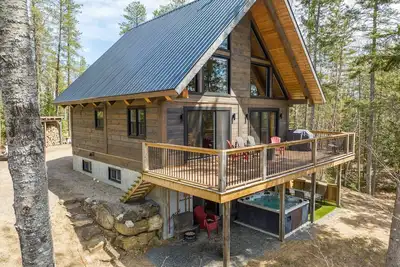 Image de Chalet en bois avec Spa | L'Inukshuk