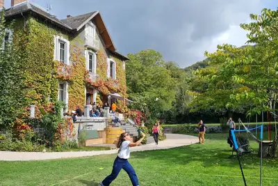 Grande maison familiale dans charmant village pyrénéen. Très calme.