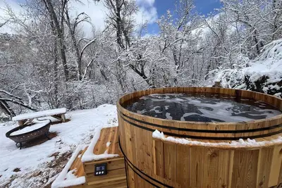 Image de Near National Parks, hot tub & sauna. Sleeps 30