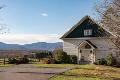 Image de Serene History-Soaked Retreat | Va Countryside