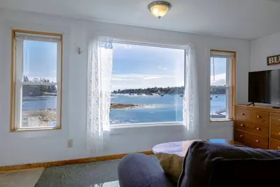 Image de 2br Waterfront Pet Friendly Tiny Home! [Shipwreck]