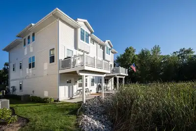 Image de Luxurious Condo on Kalamazoo Lake