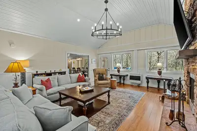 Image de Duck's Nest - 2 Br Modern Retreat by the creek