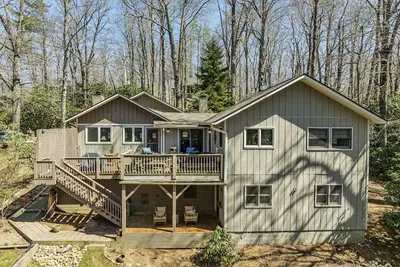 Image de Duck's Nest - 3 Br Modern Retreat by the creek