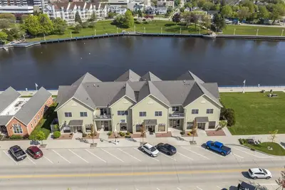 Image de Lighthouse Lookout - 3br / Steps to Lake Michigan & Views