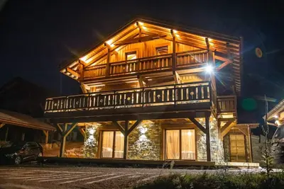 Image de chalet de luxe classé 4* face aux pistes