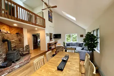 Image de Waterville Estates! Private and peaceful yard, Sleeps 8, 3Br/2Ba, Fire Pit, Deck