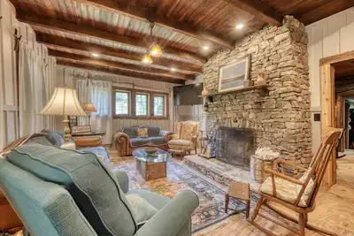 Image de Rustic Historical Cabin near Wineries & Gold Mines