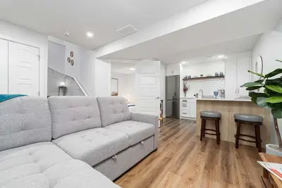 Image de Riverside Suite ~ New, with kitchenette, washer/dryer, & amenities nearby