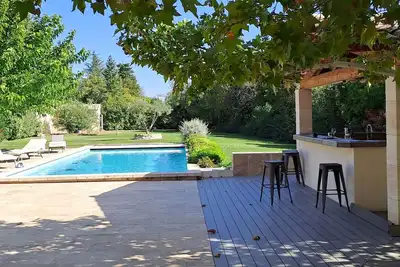 Image de Nouveau : Mas provençal avec piscine, pool house, terrain arboré, sans vis à vis