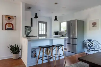 Image de Charming 2-bedroom bungalow in East Austin.