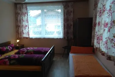 Image de Dreibettzimmer mit Du/wc - Gästehaus Schiefer