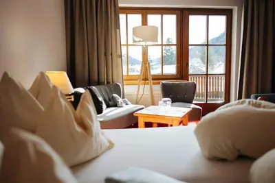 Living room garden view breakfast 1-4 nights - Landhotel Lindenhof