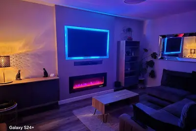 Image de Modern cosy home with sea views Brixham, Torbay. New build estate, pets welcome