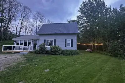 Image de Adorable Mountain View New Englander