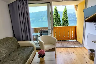 Image de Familienzimmer mit Balkon und Seeblick - Pension Sedlak und Golfappartements