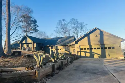 Image de Fishing, Pool, & Lakeside Oasis at the Eagle Bay Lodge on Lake D'arbonne!