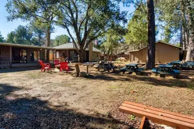 Image de 3br Tree Covered Fenced Cabin