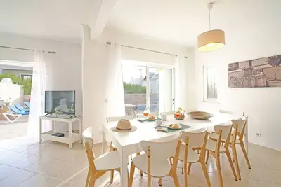 Image de Belle maison de vacances privée avec piscine privée, Wifi, climatisation, Tv, balcon et parking